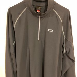 Men’s Large Oakley 1/4 Zip. Grey